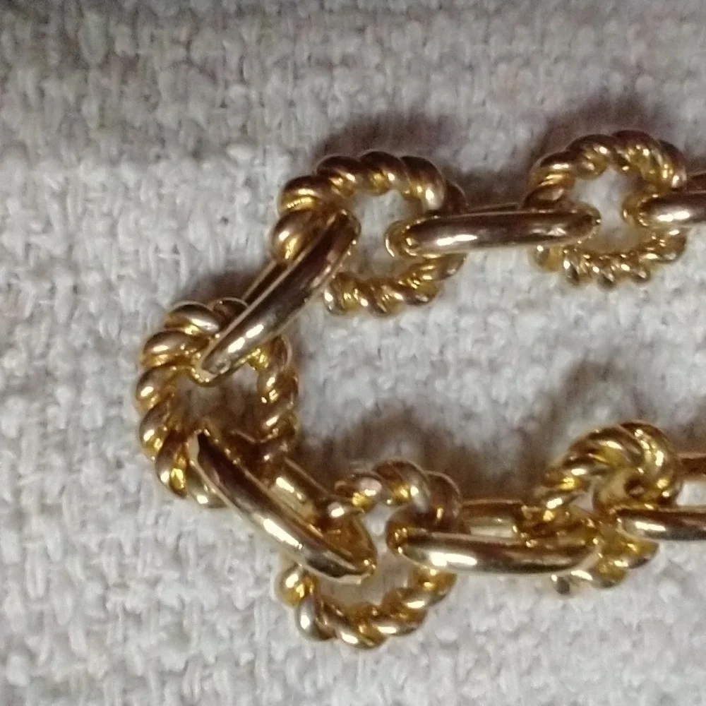 Goldtone twisted wire link large clasp bracelet